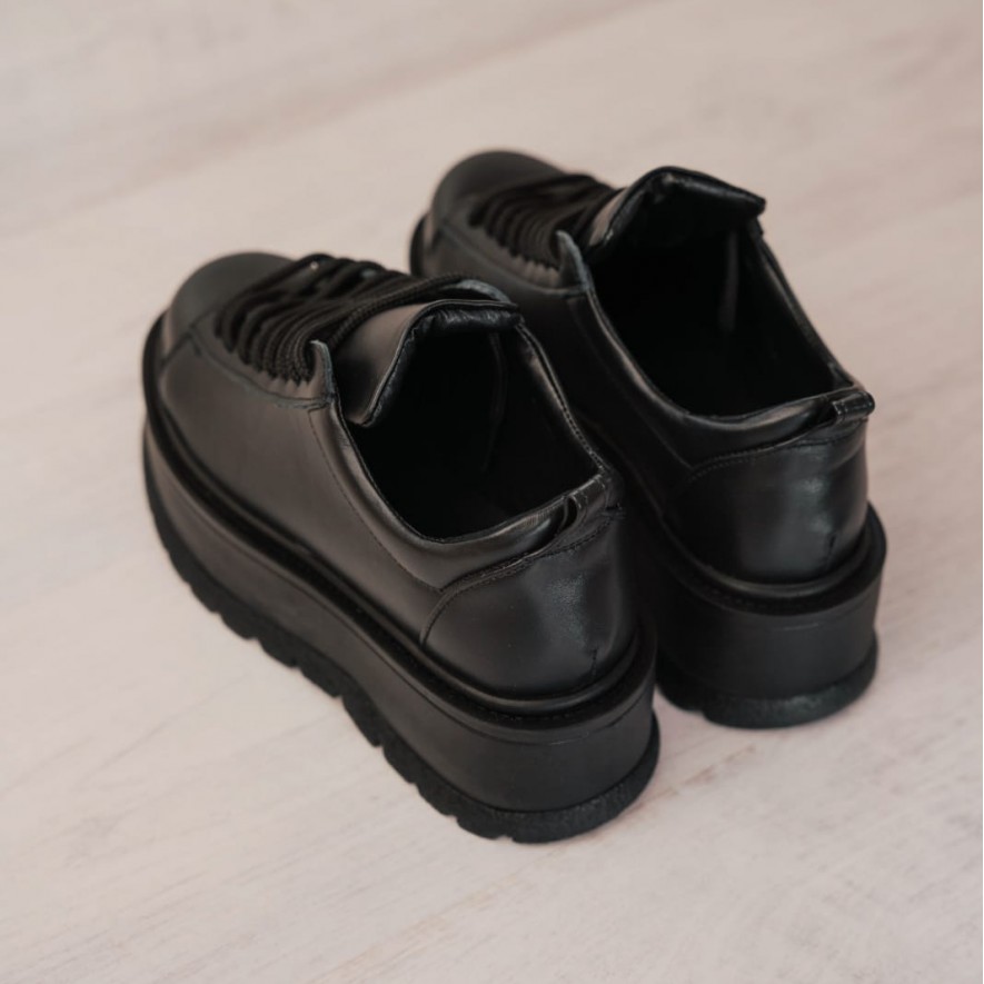 *. Sneakers - Medellin - Black - Basic